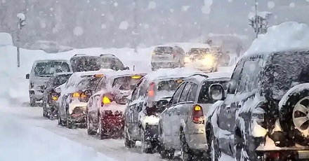 如何安全的驾车通过积雪成冰的路面？