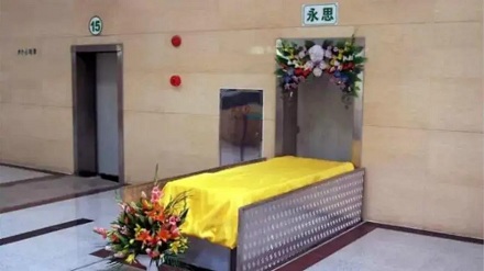 为什么殡仪馆里不能放镜子，还不能摸死者的脸？