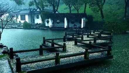 为什么「清明时节雨纷纷」？